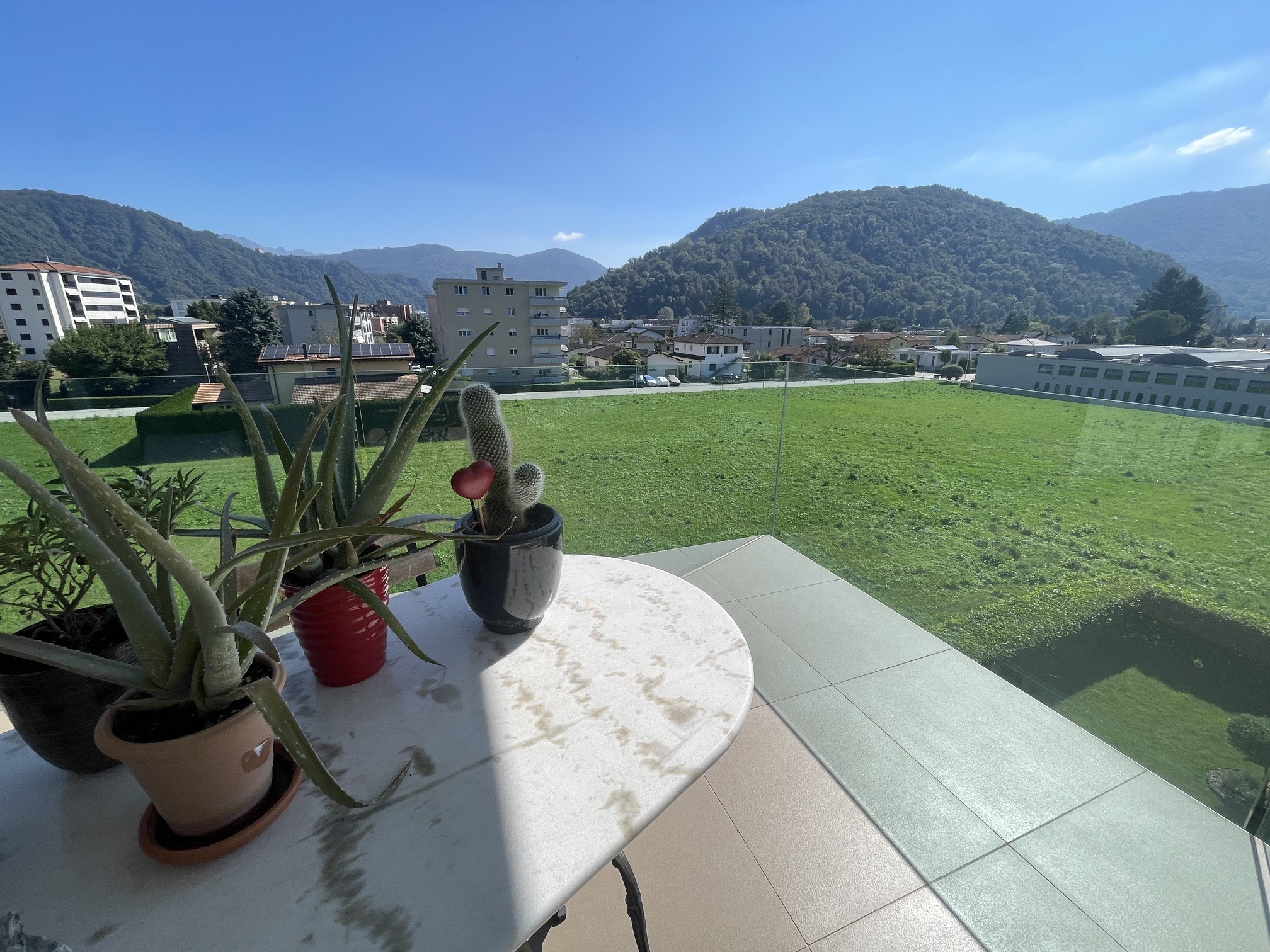 Balkon mit Bergblick