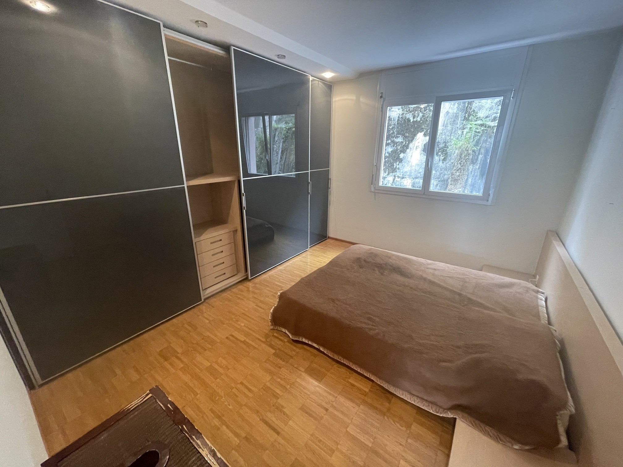 Schlafzimmer mit Einbauschrank