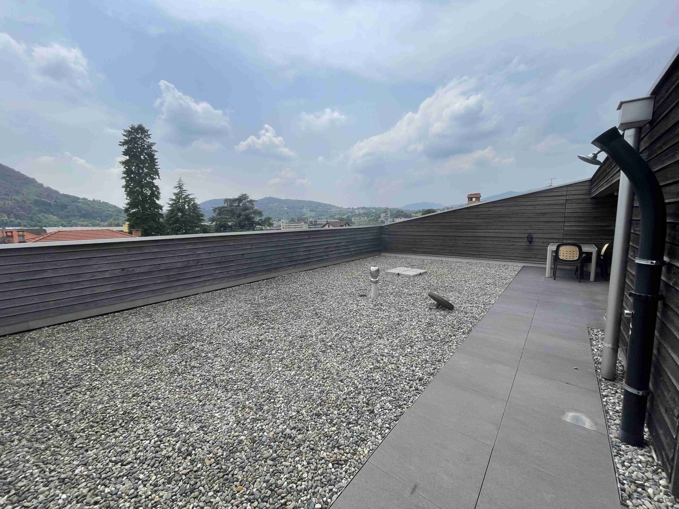Dachterrasse mit Bergblick