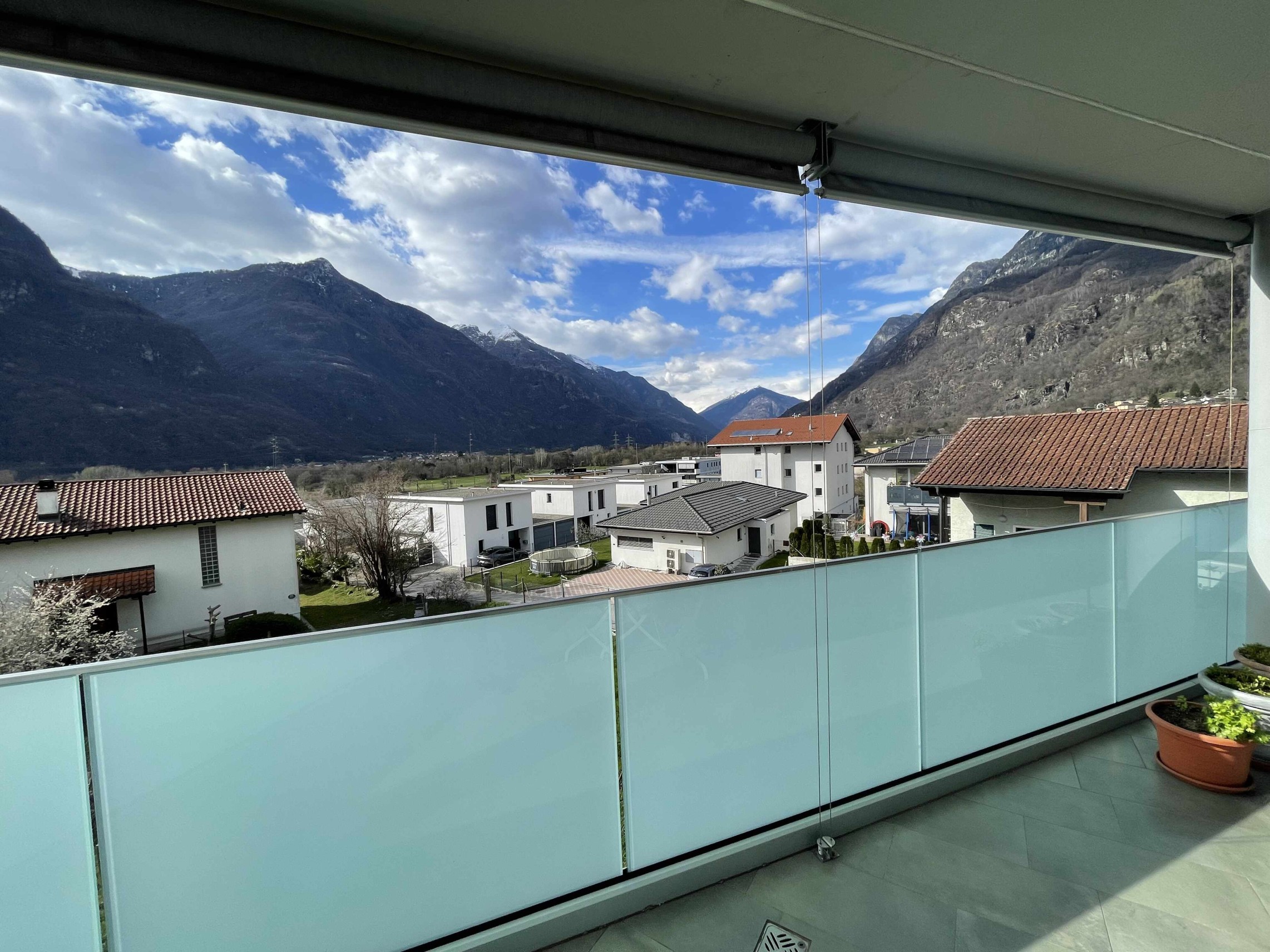 Balkon mit Bergblick