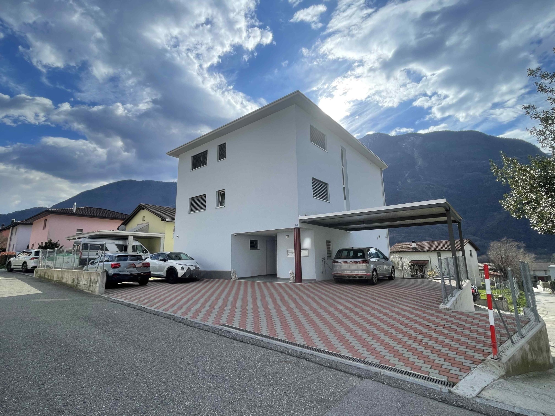 Moderne Villa mit Bergblick