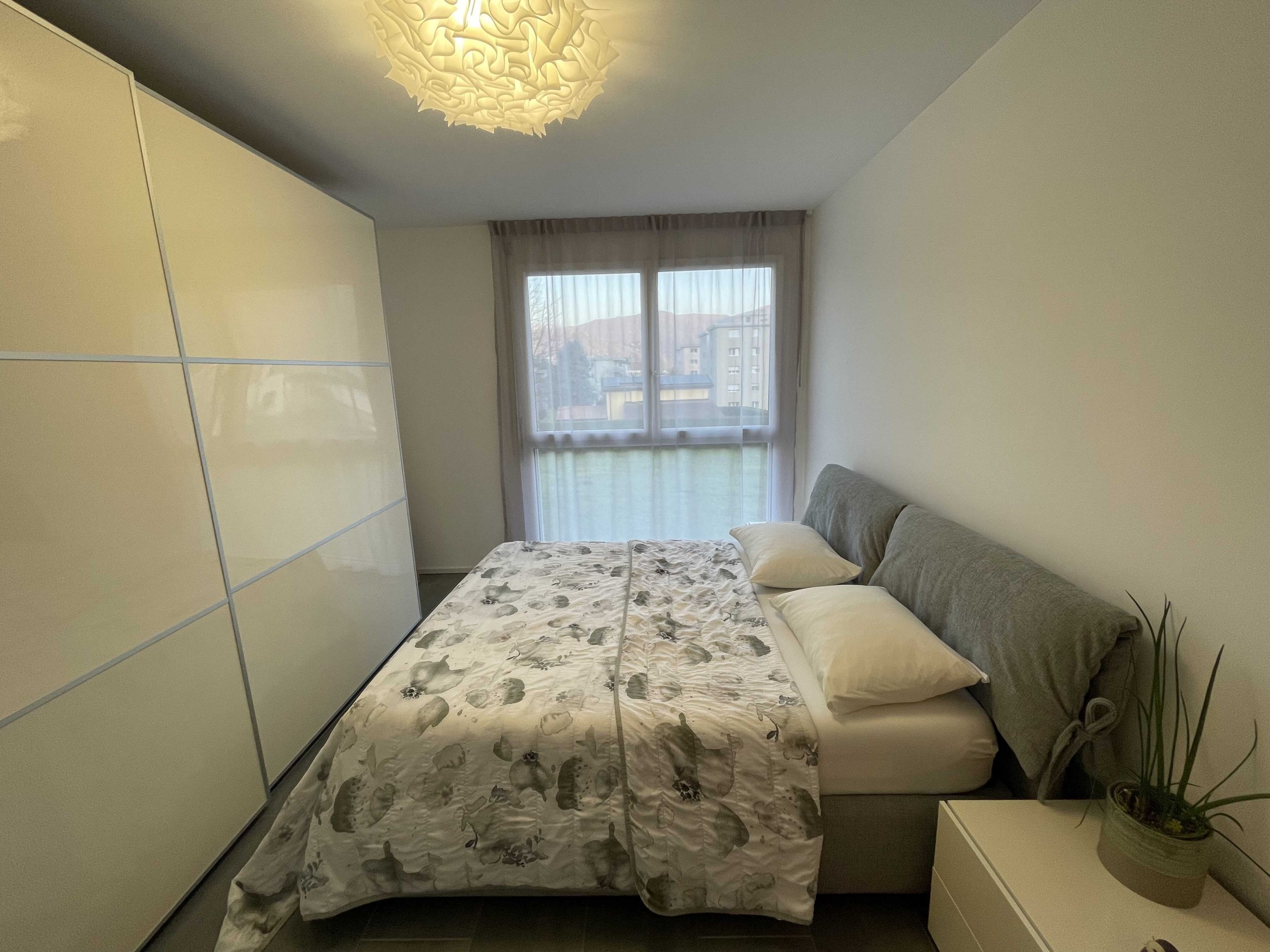Schlafzimmer mit Einbauschrank