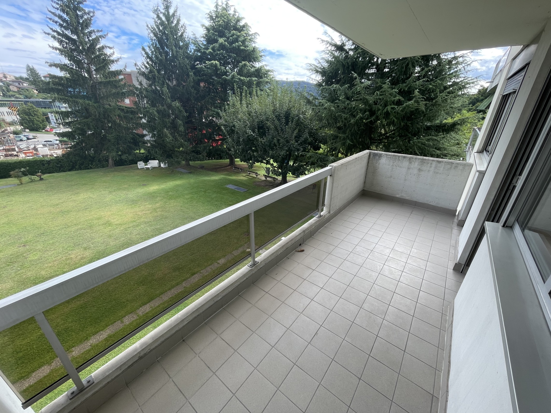Balkon mit Grünblick