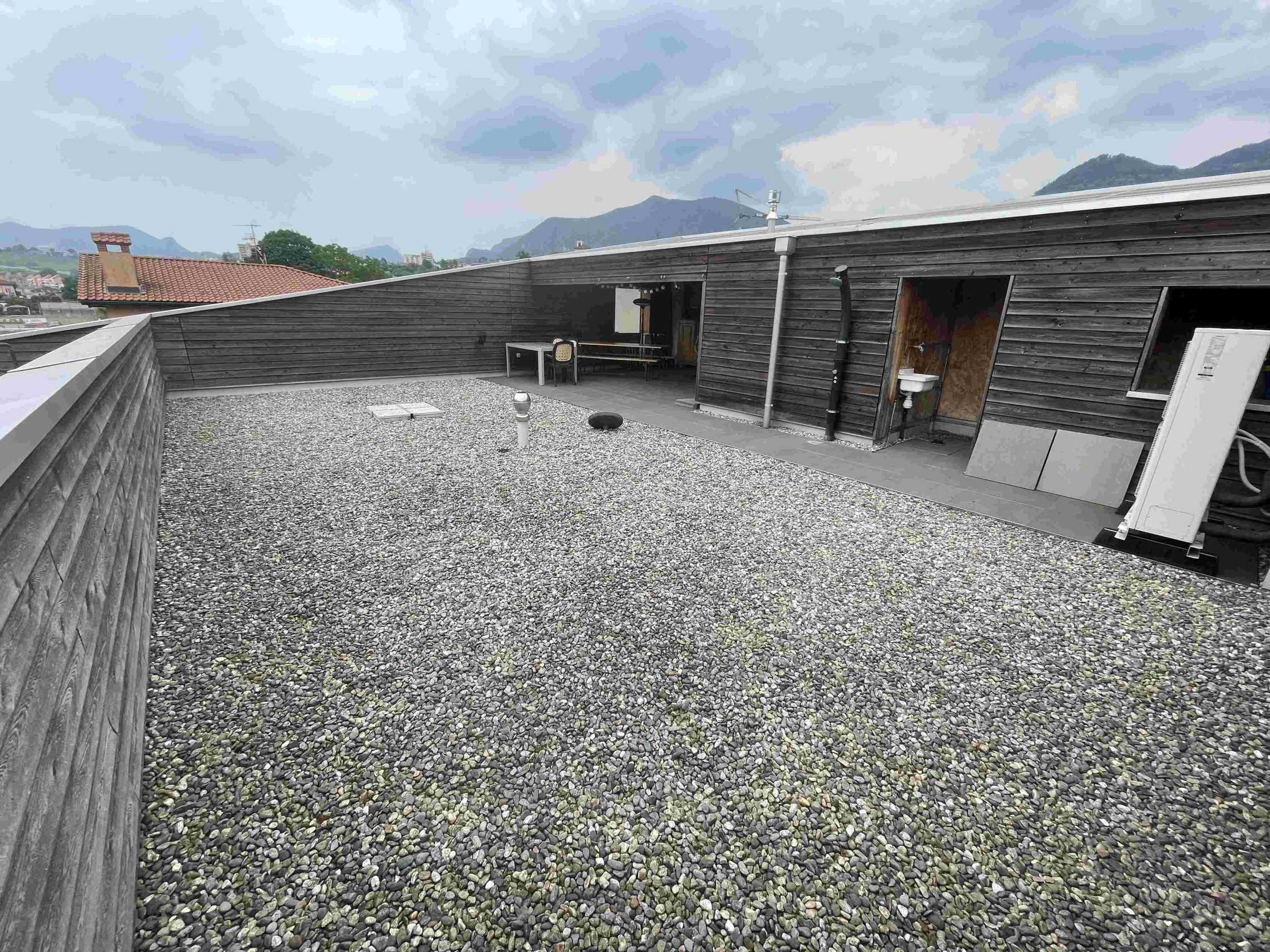 Dachterrasse mit Bergblick