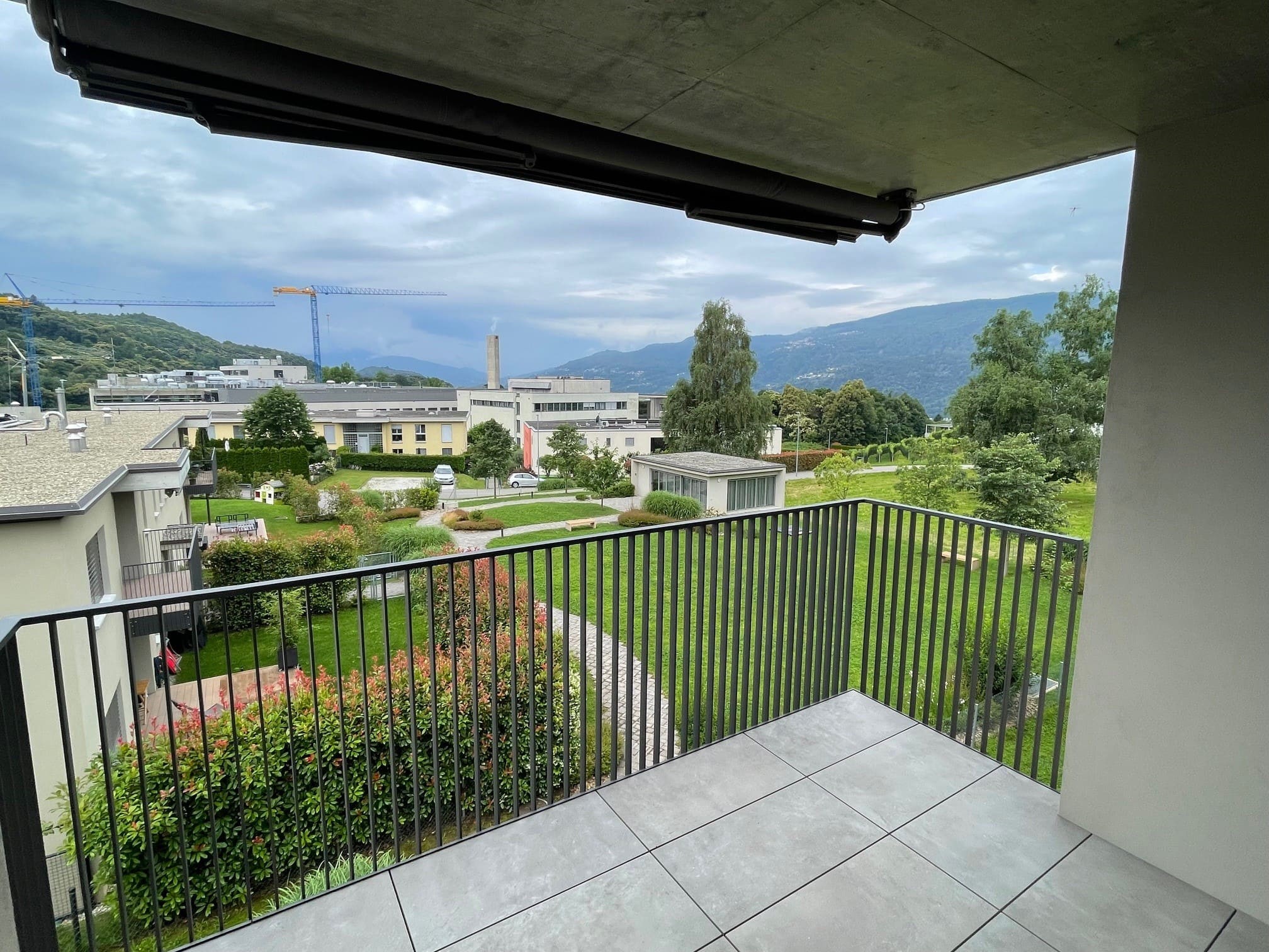 Balkon mit Bergblick