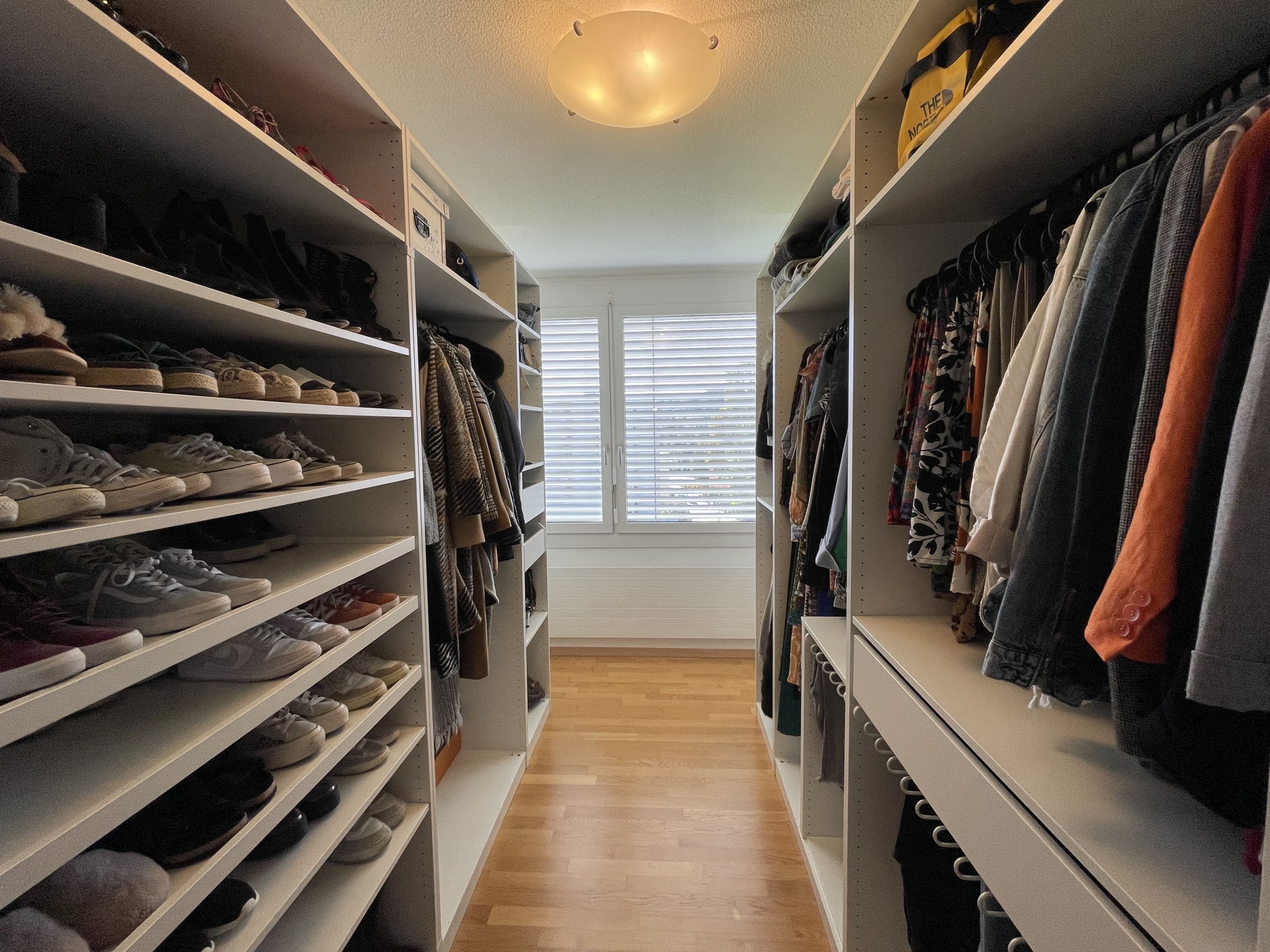 Begehbarer Kleiderschrank