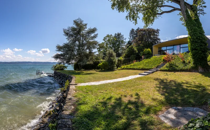 Seehause mit großem Garten
