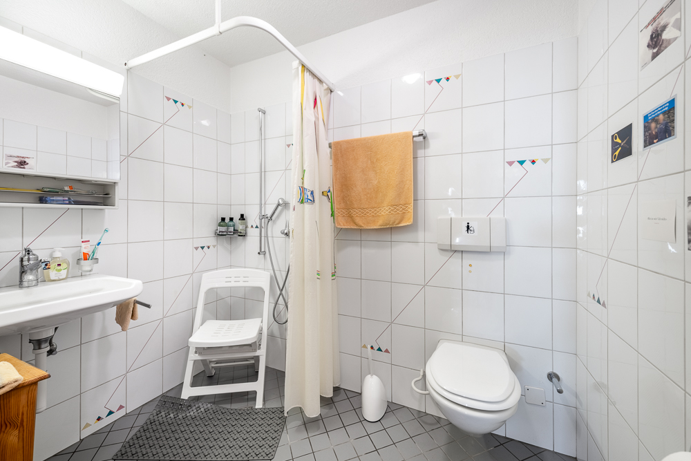 Barrierefreies Bad mit Dusche und WC