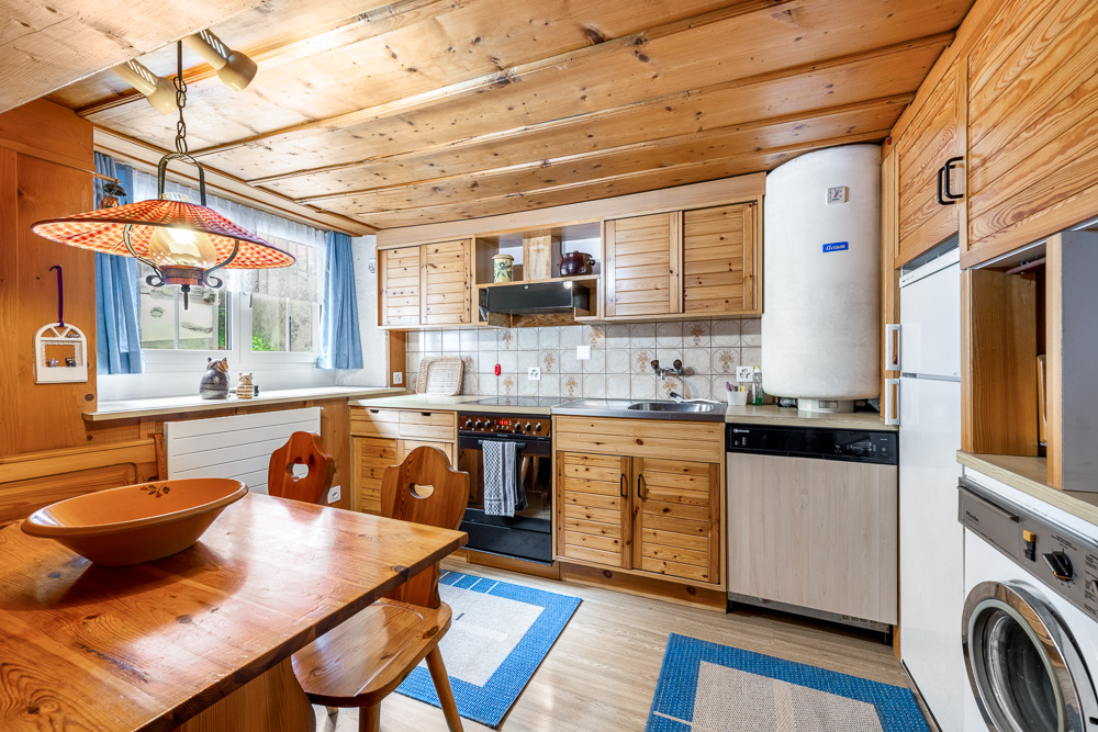 Rustikale Landhausküche mit viel Holz