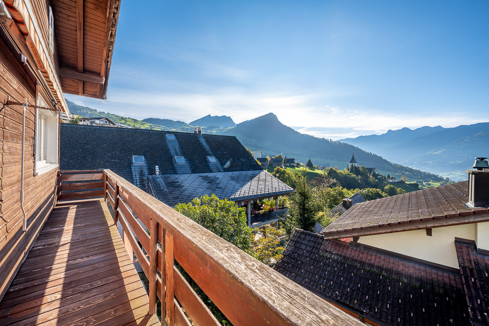 Balkon mit Alpenblick