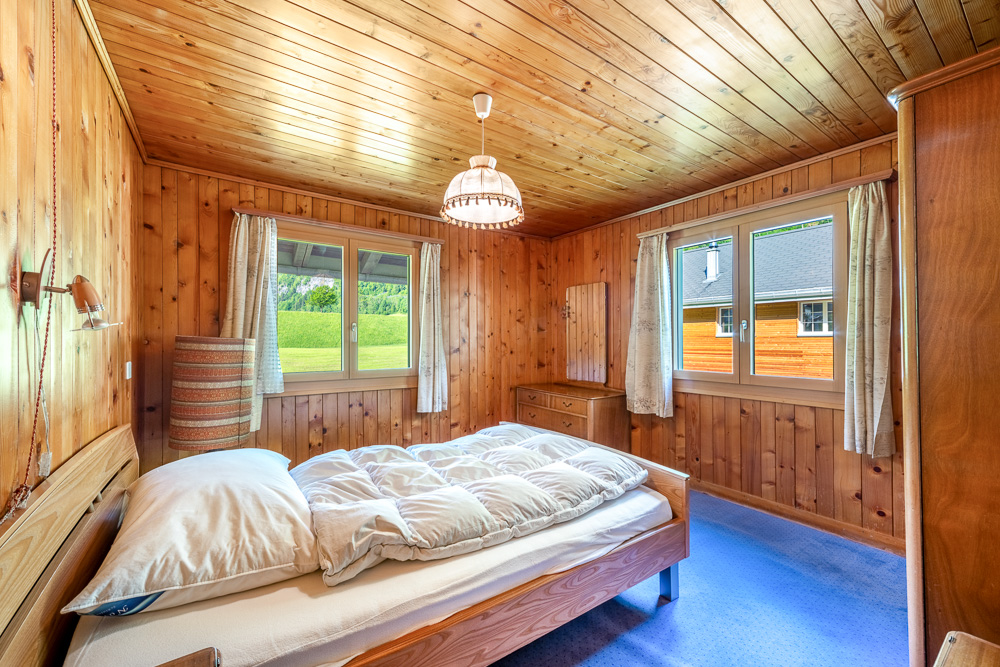 Gemütliches Holz-Schlafzimmer