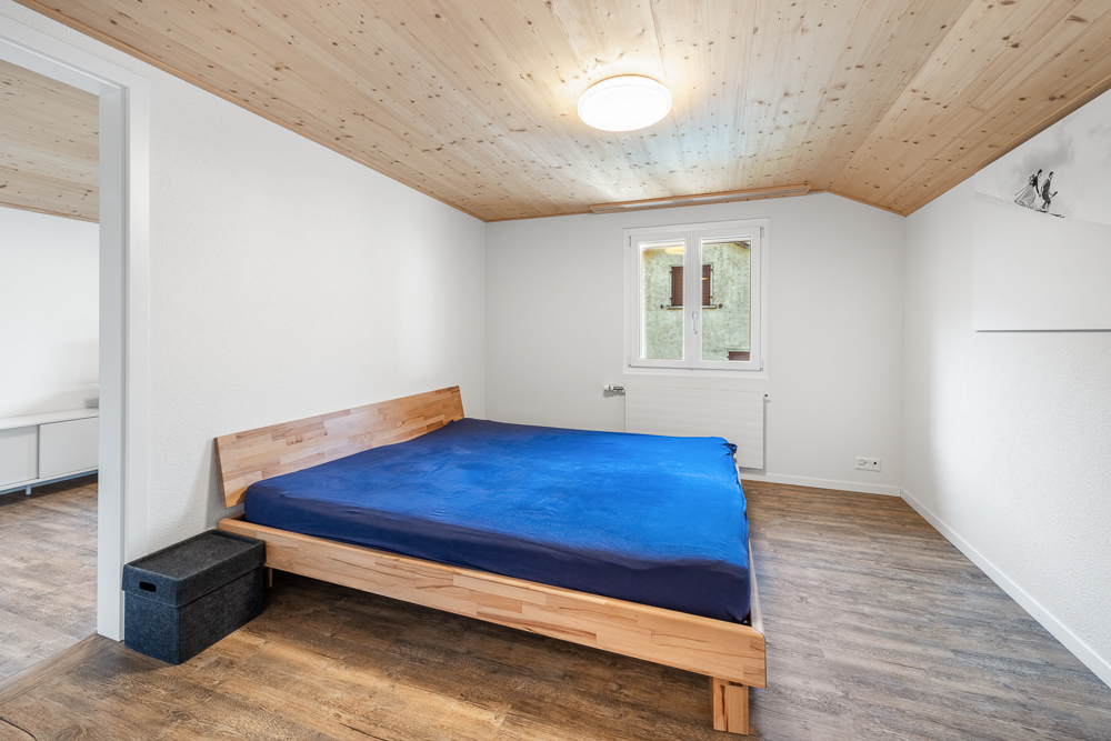 Schlafzimmer mit Holzdecke