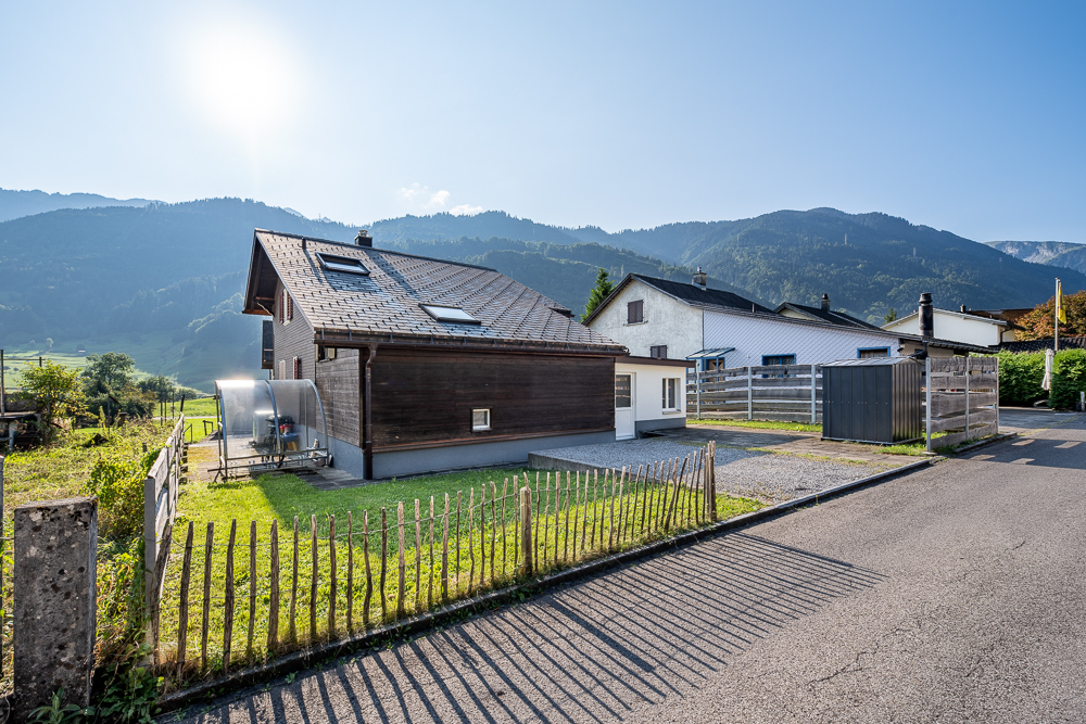 Wohnhaus mit Bergblick