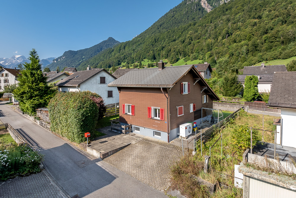 Wohnhaus in alpiner Hanglage