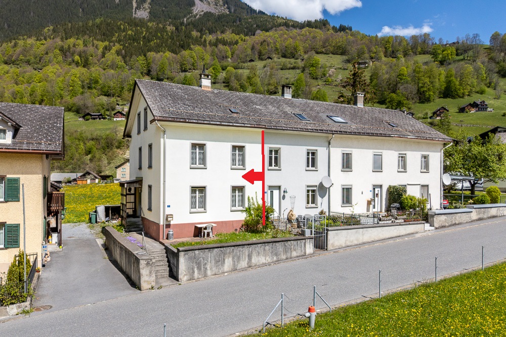 Wohnhaus in alpiner Hanglage