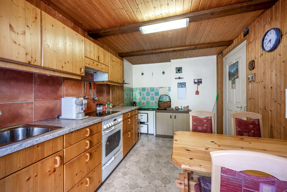 Rustikale Küche mit viel Holz
