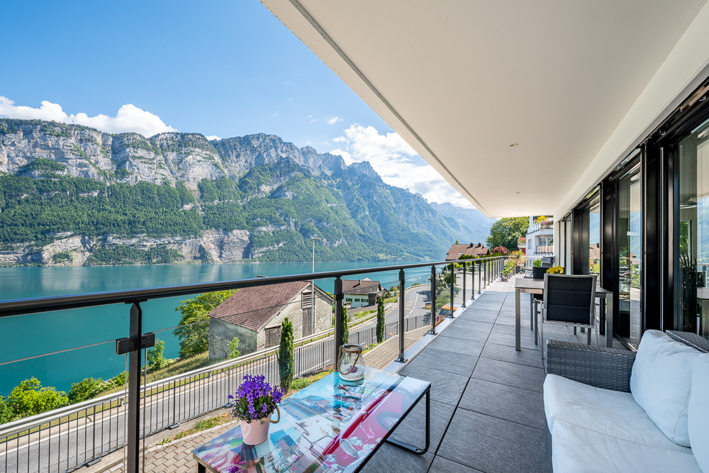 Seeblick-Balkon mit Panoramabergblick