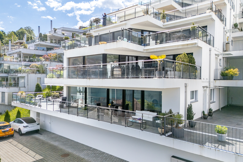 Moderne Terrassen- und Balkonanlage