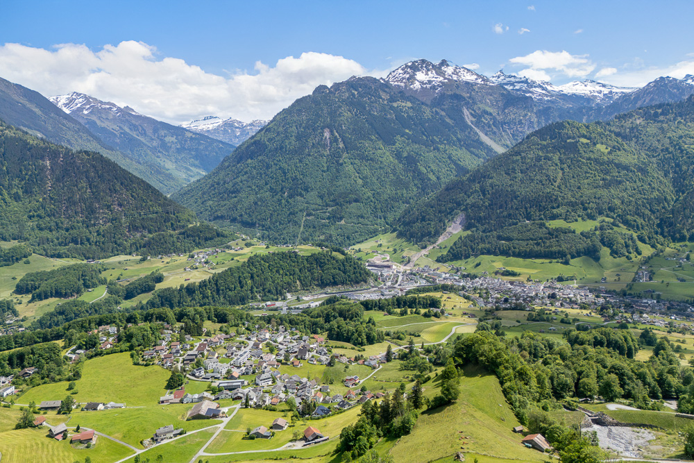 Alpenpanorama über Talort