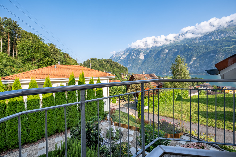 Balkon mit Alpenblick