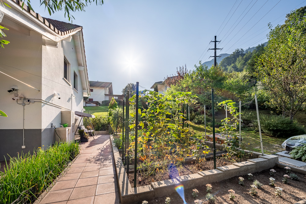 Garten mit Hausseite