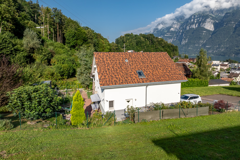 Haus mit Berg- und Seeblick