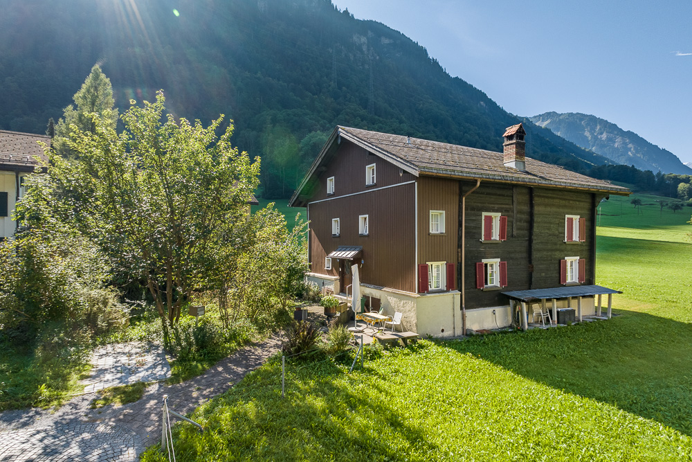 Alpenhaus mit Garten