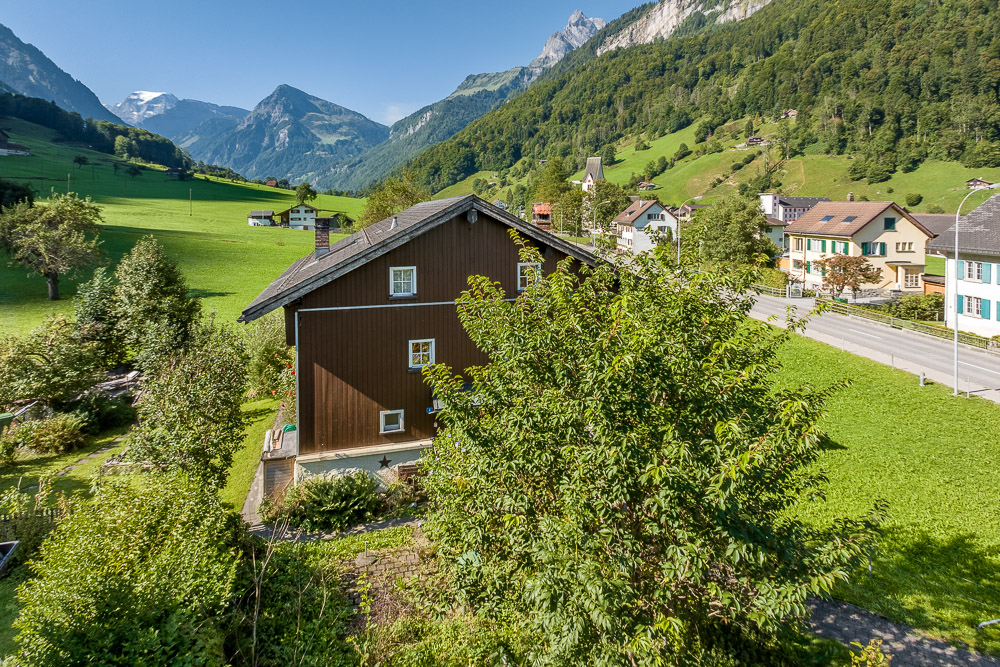 Alpenhaus mit Bergblick