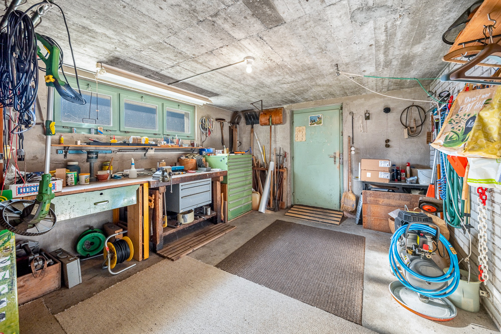 Werkstatt-/Garagenraum mit viel Stauraum