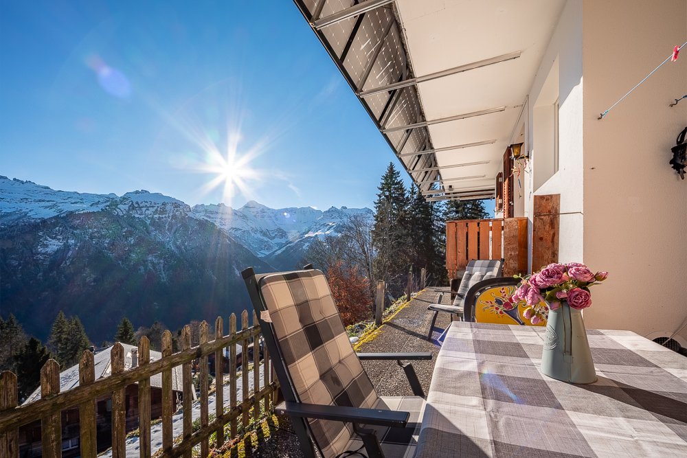 Balkon mit Bergpanorama