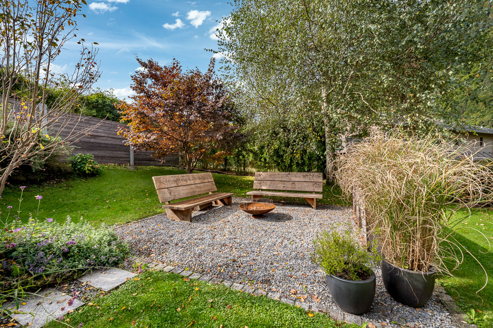 Garten mit Sitzbereich