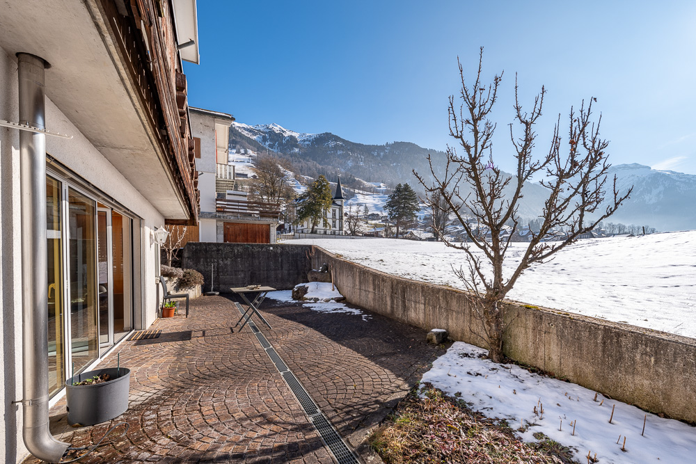 Terrasse mit Bergblick im Winter