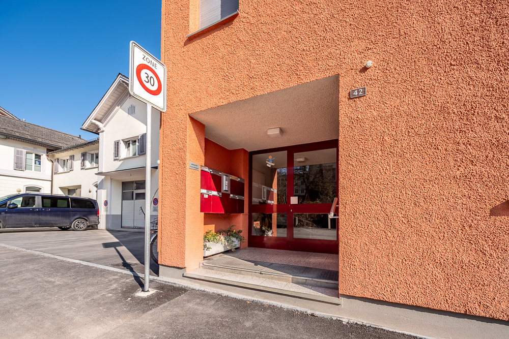 Eingangsbereich eines Mehrfamilienhauses