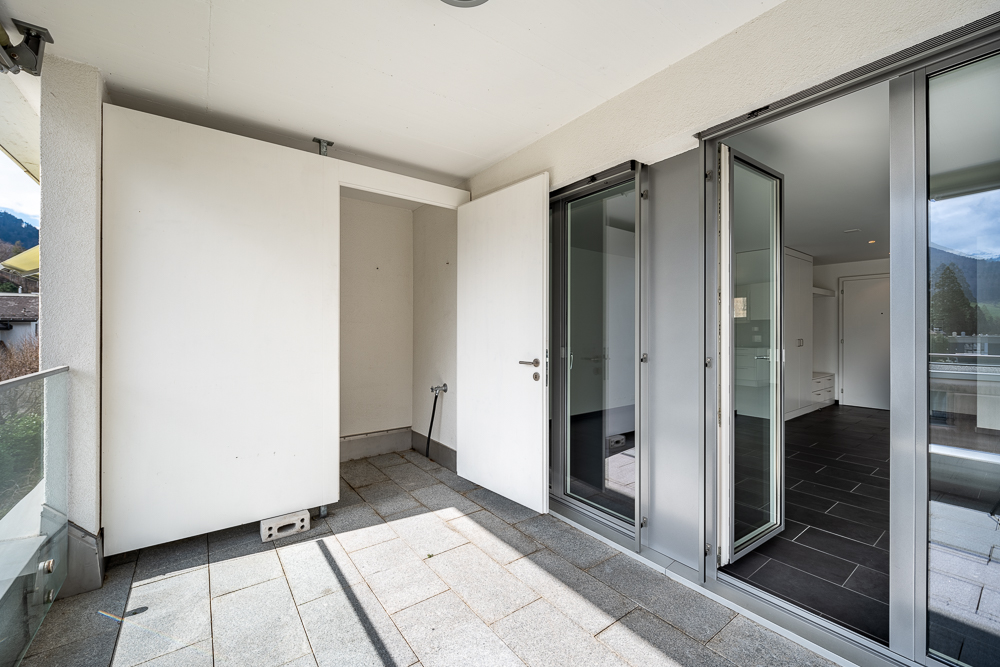 Balkon mit offener Türfront