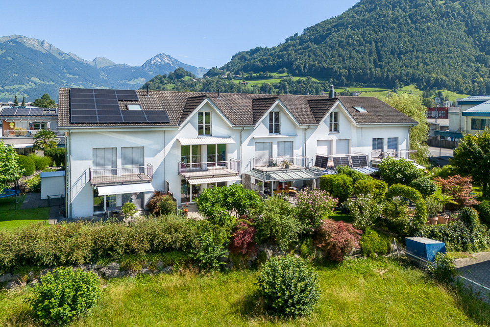 Wohnhaus mit Bergblick und Solaranlage