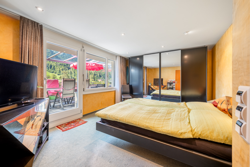 Schlafzimmer mit Balkonzugang