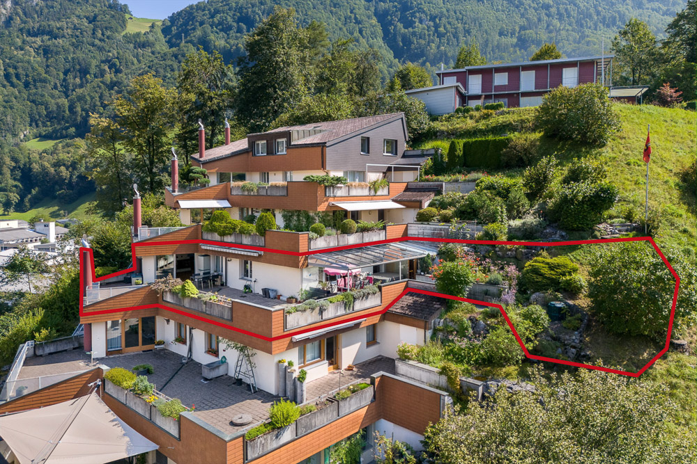 Terrassenreiche Hanglage mit mehrgeschossigem Wohnhaus