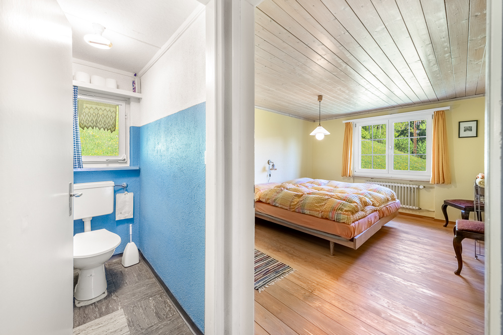 Schlafzimmer mit angrenzendem Gäste-WC