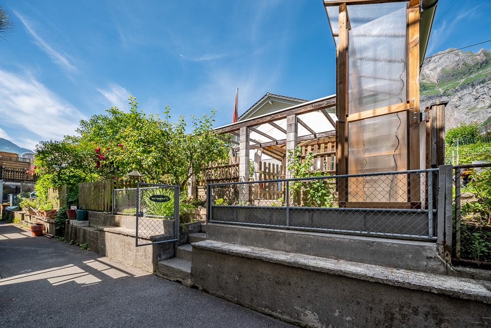 Garten und Außenanlage mit Überdachung