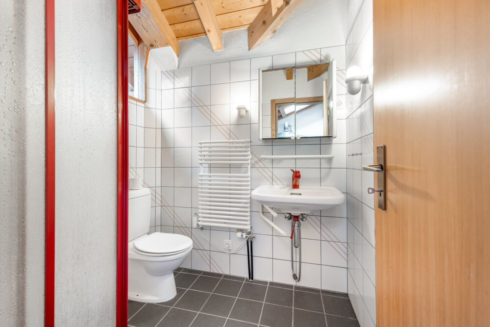 Kleines WC mit Dachschräge