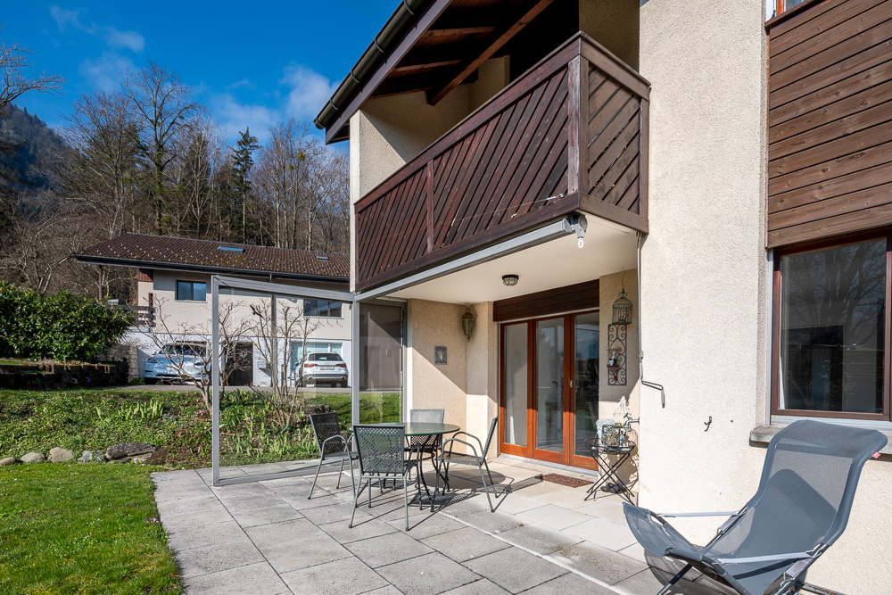 Terrasse mit Sitzgruppe am Haus