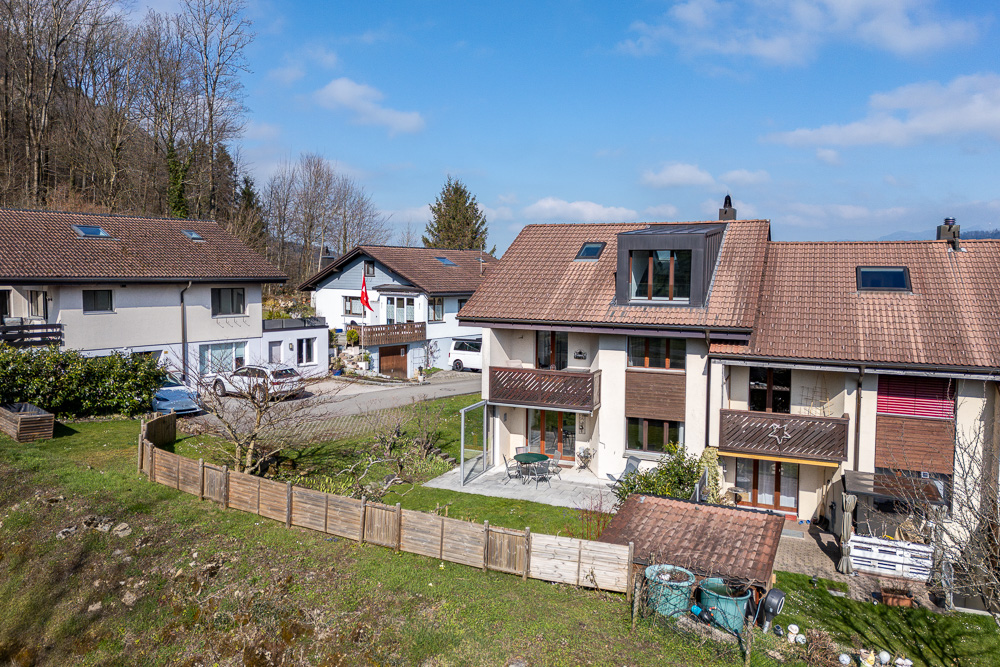 Mehrfamilienhaus mit Gärten und Balkonen