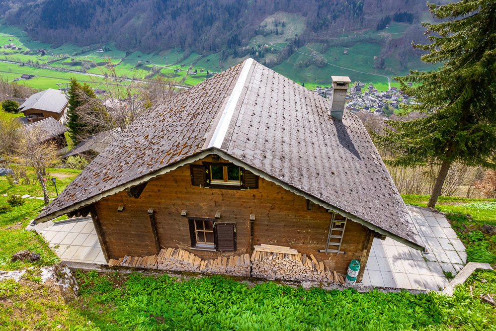 Bergchalet mit Blick ins Tal