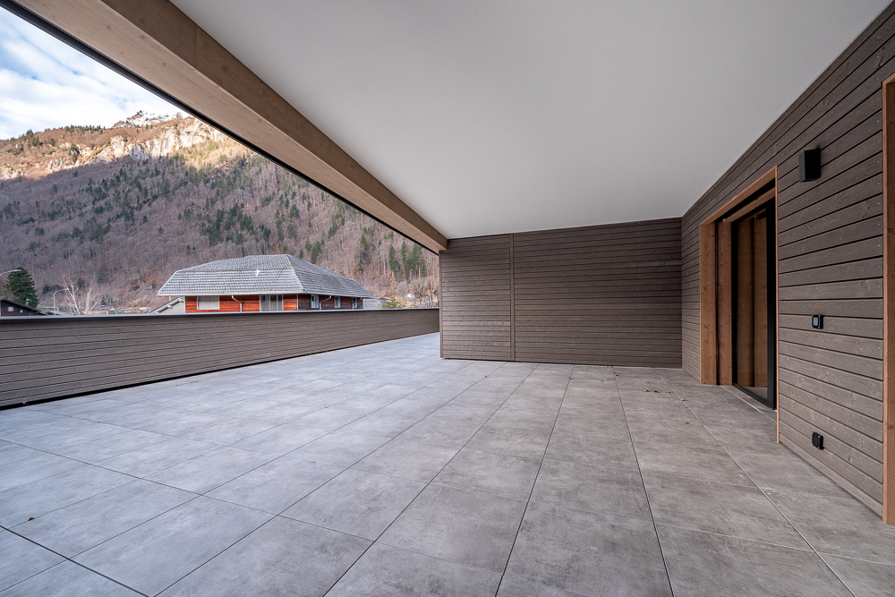 Überdachte Terrasse mit Bergblick