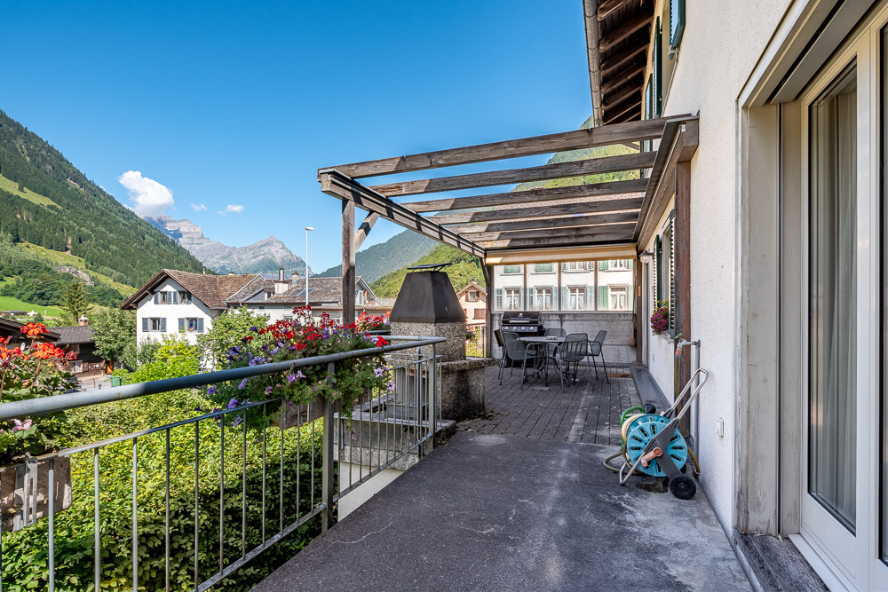 Balkon mit Bergblick
