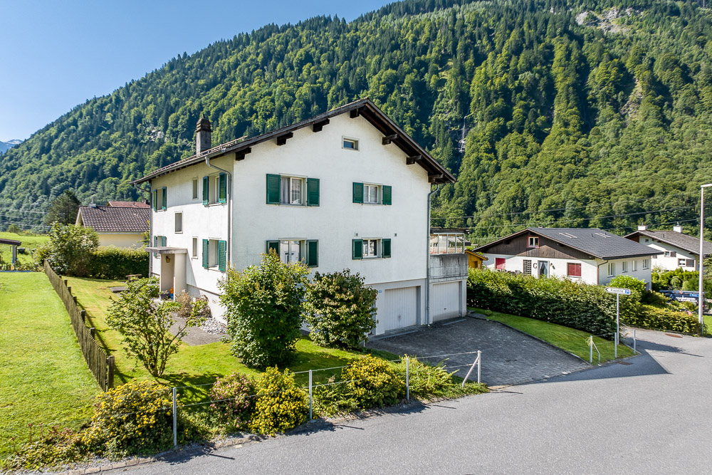 Alpenhaus mit Garten