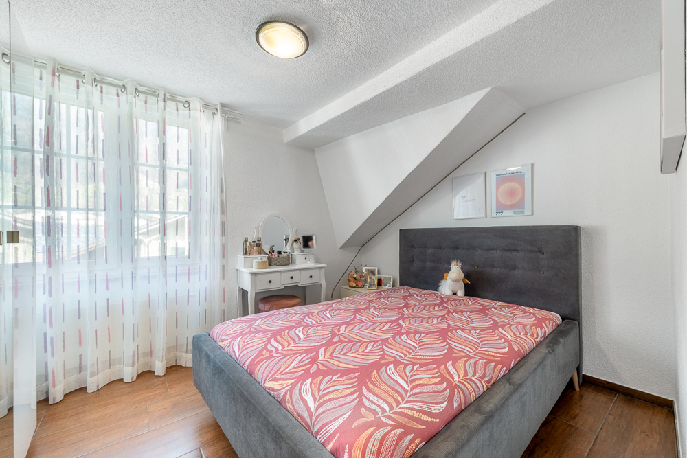 Gemütliches Schlafzimmer mit Dachschräge