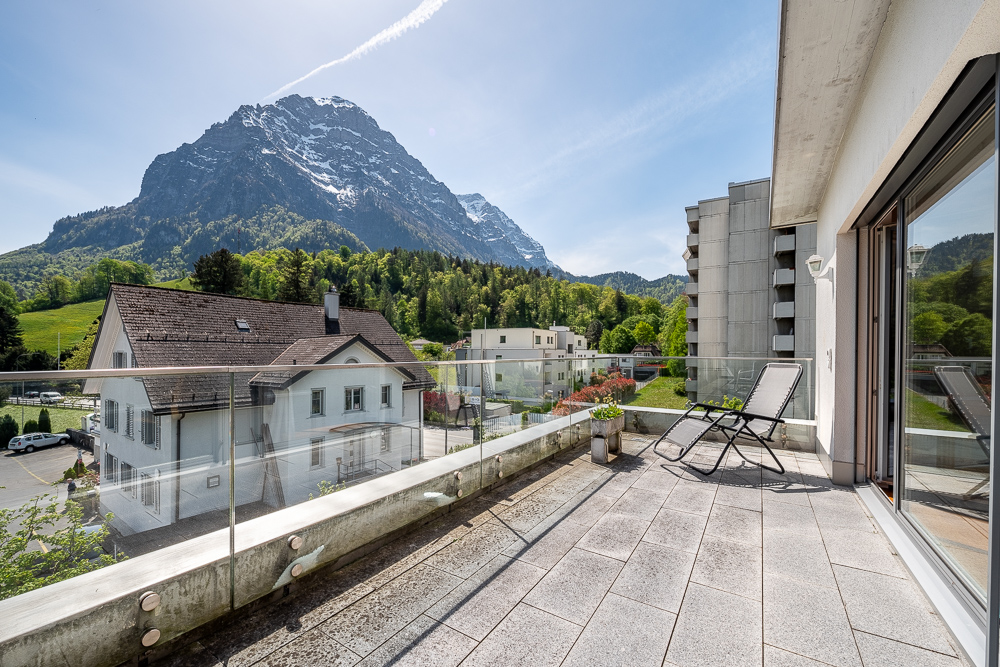 Balkon mit Bergblick