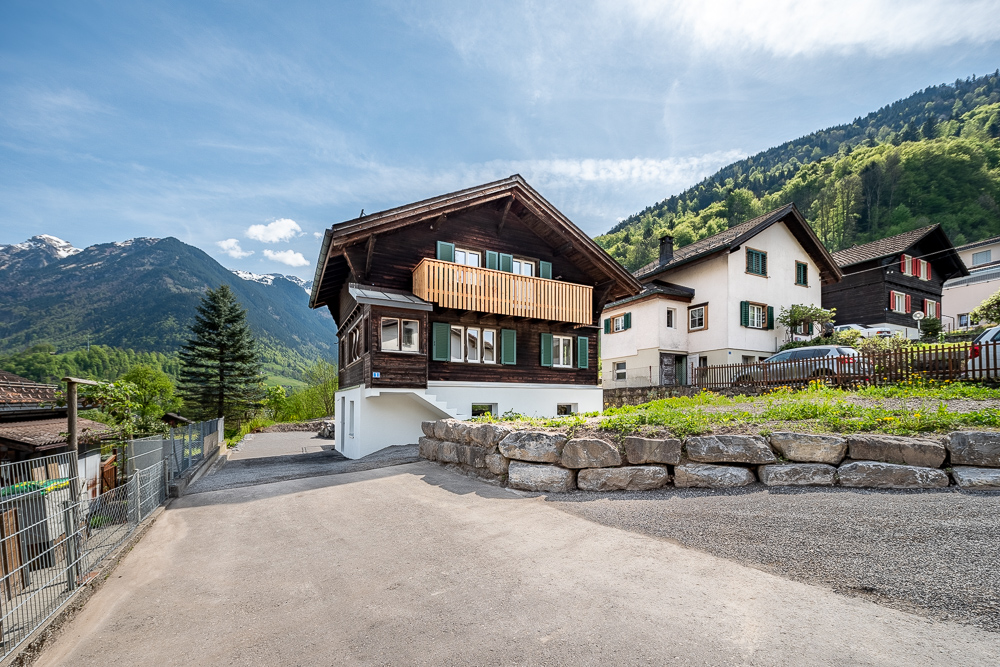 Alpines Chalet mit Bergblick