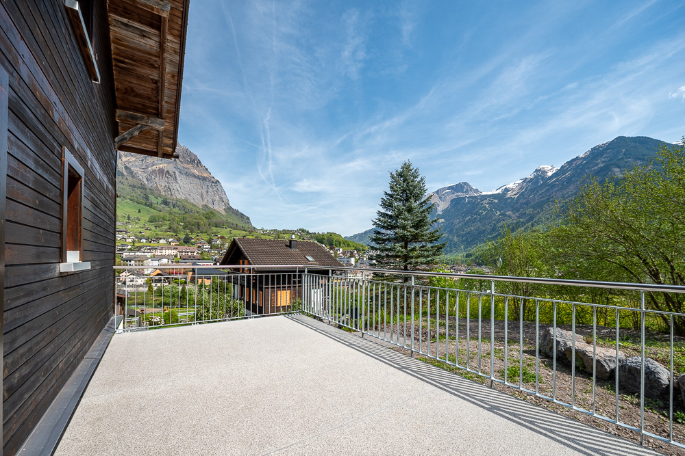 Balkon mit Bergblick
